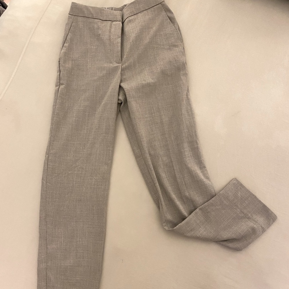 H&M women’s grey linen pant. Never worn. Size 0.
